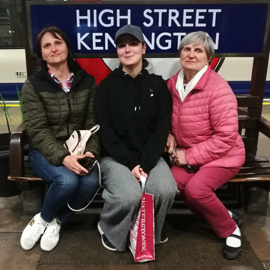 Хай стрит Кенсингтон - одна из узловых остановок лондонского метро